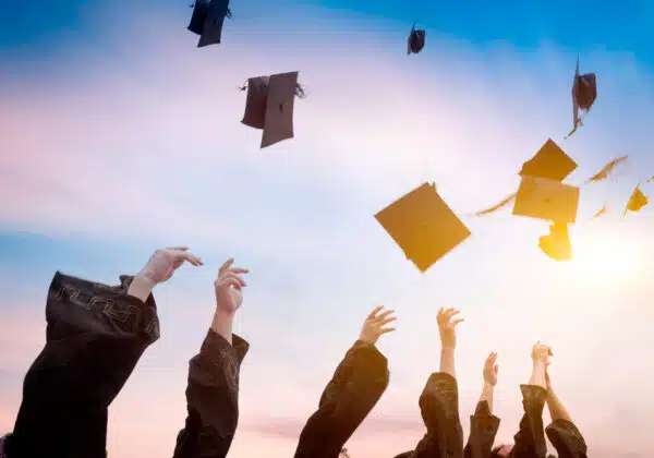 5 Reasons to Host a Graduation Party