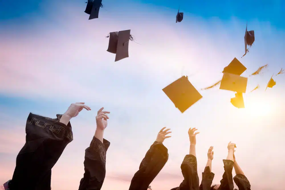 5 Reasons to Host a Graduation Party